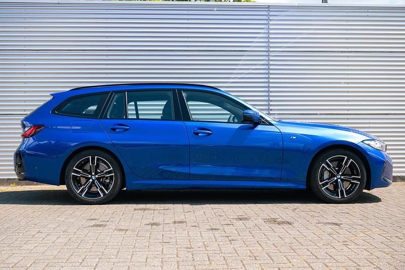 Occasion BMW 330 M Sport 245 PK (180 kW) 2024 Blauw Stationwagen