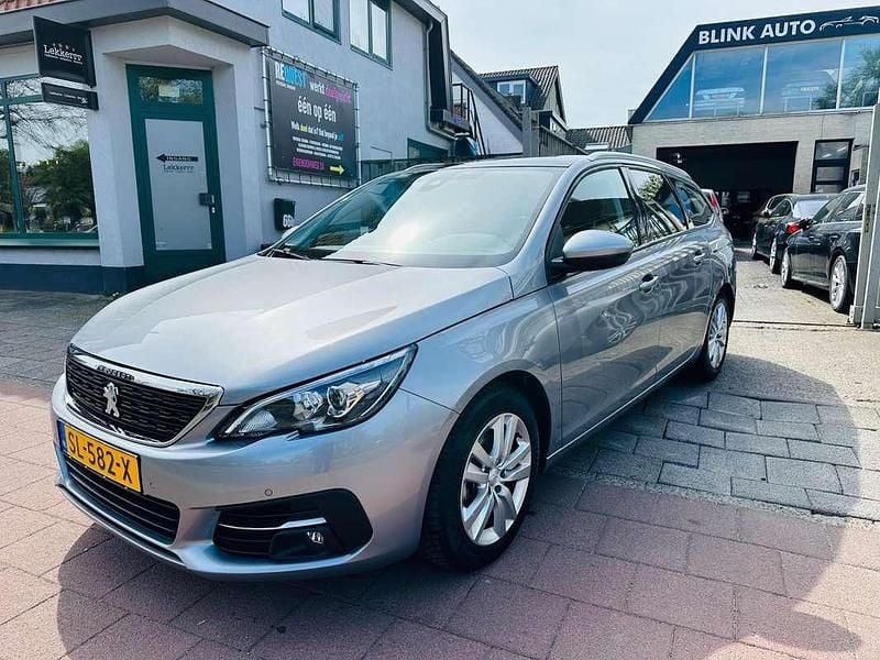 Grijs Gebruikt 2018 Peugeot 308 SW Stationwagen | € 8.999 (Goede deal) - Afbeelding 1/4