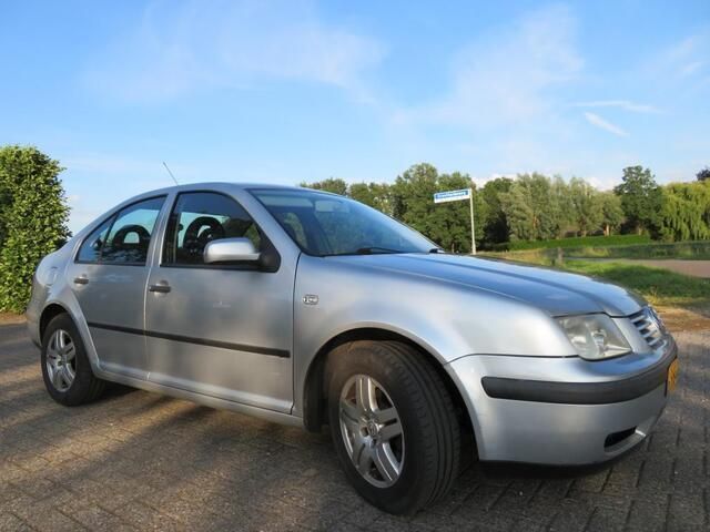 Occasion VW Bora Comfortline 75 PK (55 kW) 2001 Grijs Sedan