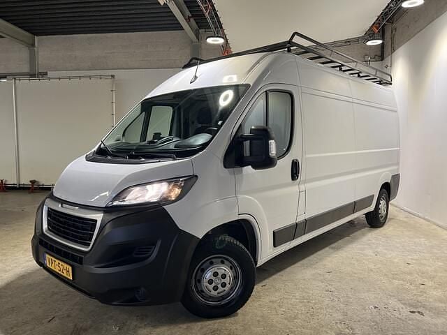Wit Gebruikt 2022 Peugeot Boxer Premium Van | € 17.940 (Eerlijke prijs) - Afbeelding 1/4