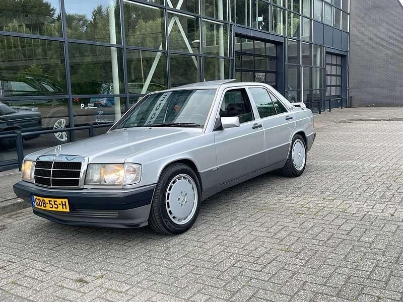 Zilver Gebruikt 1993 Mercedes 190 Sedan | € 15.450 - Afbeelding 1/4
