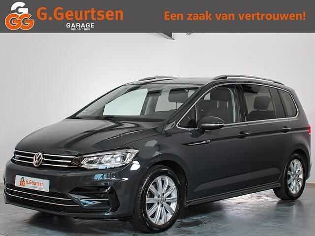Grijs Occasion 2017 VW Touran Highline MPV | € 23.900 (Iets duurder) - Afbeelding 1/4