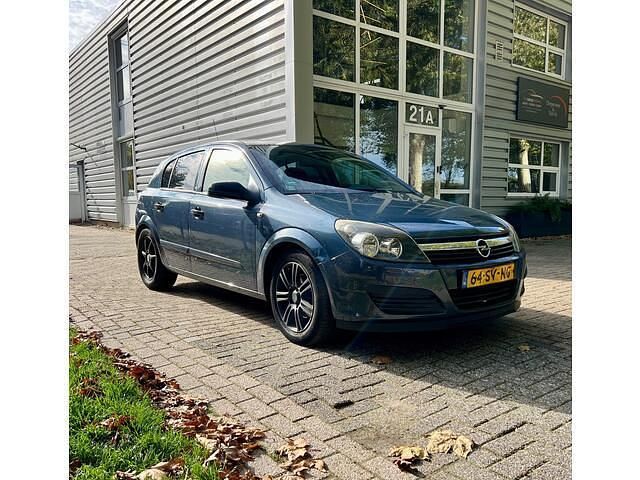 Grijs Gebruikt 2006 Opel Astra Executive Hatchback | € 1.450 (Eerlijke prijs) - Afbeelding 1/4