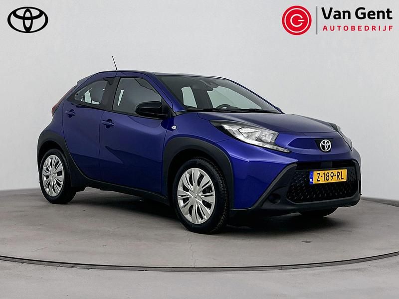 Blauw Gebruikt 2024 Toyota Aygo Play Hatchback | € 19.999 (Eerlijke prijs) - Afbeelding 1/4