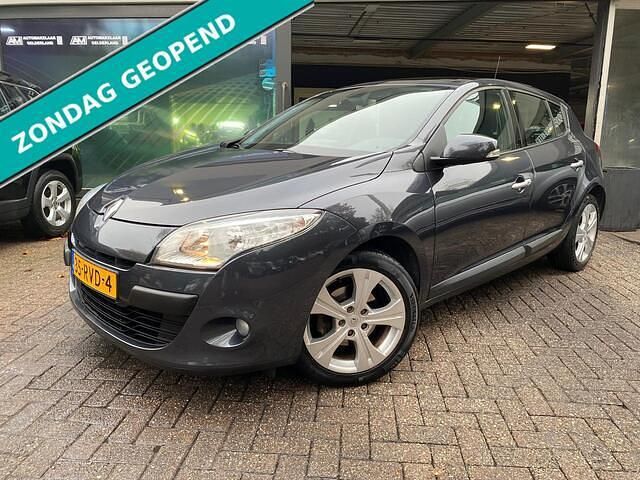 Grijs Gebruikt 2011 Renault Mégane III Dynamique Hatchback | € 4.450 (Eerlijke prijs) - Afbeelding 1/4