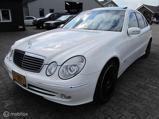 Wit Gebruikt 2003 Mercedes E320 Avantgarde Sedan | € 7.990 (Eerlijke prijs) - Afbeelding 1/4