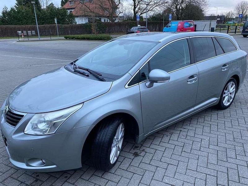 Zilver Gebruikt 2011 Toyota Avensis Business Edition Stationwagen | € 6.990 (Eerlijke prijs) - Afbeelding 1/4