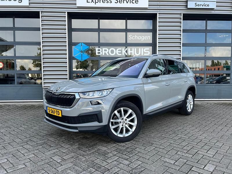 Grijs Gebruikt 2023 Skoda Kodiaq Business Line SUV | € 34.900 (Eerlijke prijs) - Afbeelding 1/4