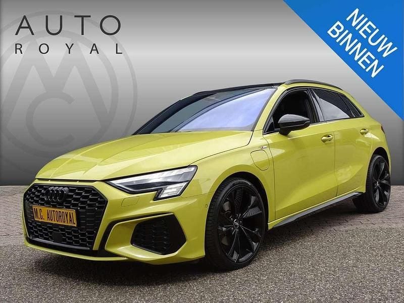 Geel Gebruikt 2021 Audi A3 Sportback e-tron Competition Sedan | € 29.995 (Eerlijke prijs) - Afbeelding 1/4