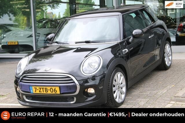 Zwart, metallic lak Gebruikt 2015 Mini Cooper Business Hatchback | € 13.950 (Eerlijke prijs) - Afbeelding 1/4