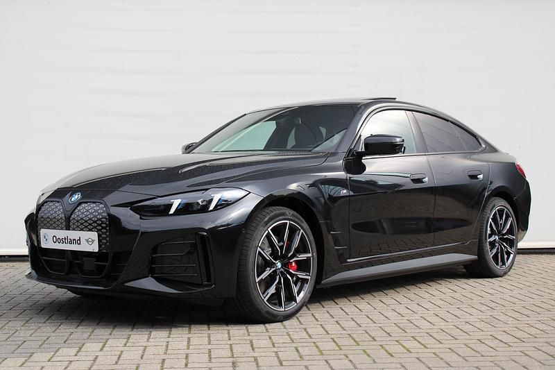 Zwart Nieuw 2025 BMW i4 Comfort Edition Sedan | € 75.253 (Iets duurder) - Afbeelding 1/4