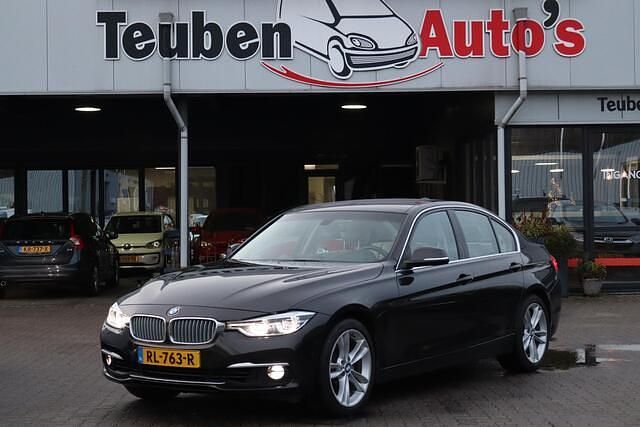 Bruin Gebruikt 2018 BMW 318 Executive Sedan | € 15.895 (Goede deal) - Afbeelding 1/4