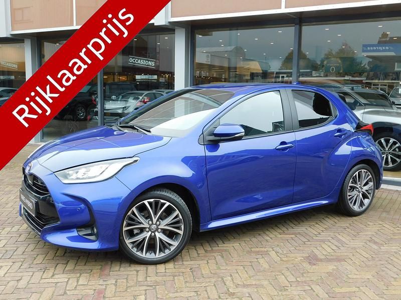 Blauw Gebruikt 2024 Toyota Yaris Hybrid Executive Hatchback | € 28.900 (Eerlijke prijs) - Afbeelding 1/4