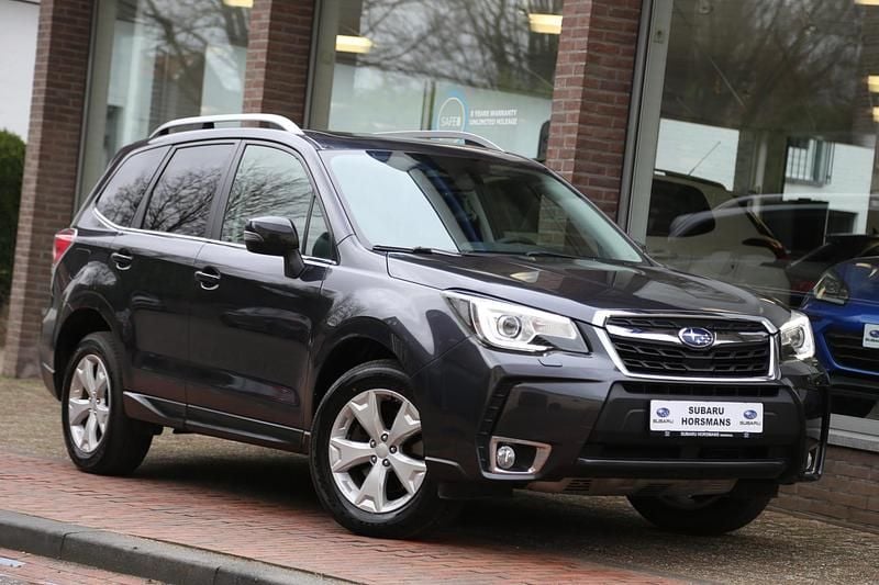 Zwart (metallic) Gebruikt 2015 Subaru Forester Premium SUV | € 25.950 (Duur) - Afbeelding 1/4