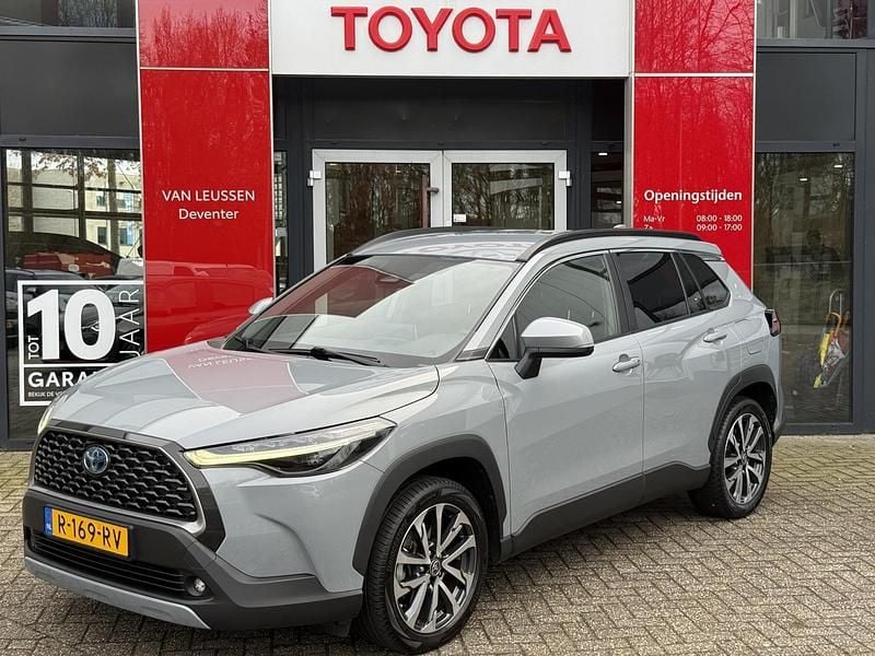 Grijs Occasion 2022 Toyota Corolla Cross Edition SUV | € 30.890 (Eerlijke prijs) - Afbeelding 1/4