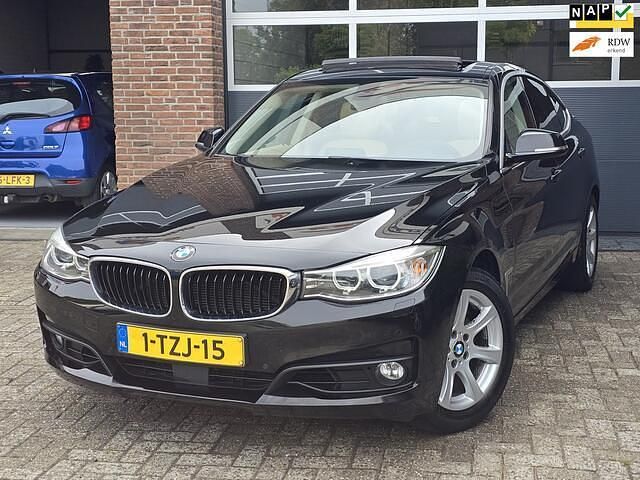 Zwart Occasion 2014 BMW 320 Executive Hatchback | € 13.995 (Eerlijke prijs) - Afbeelding 1/4