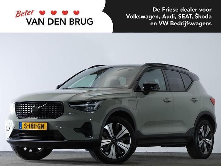 Groen Gebruikt 2023 Volvo XC40 Plus SUV | € 35.800 (Eerlijke prijs) - Afbeelding 1/4