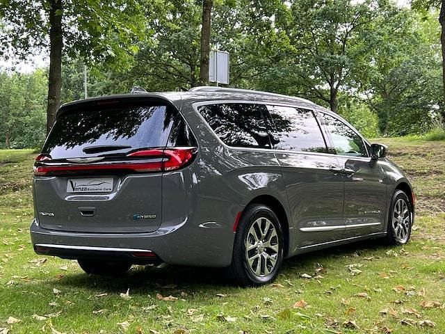 Nieuw Chrysler Voyager 2025 Grijs (parellak) MPV