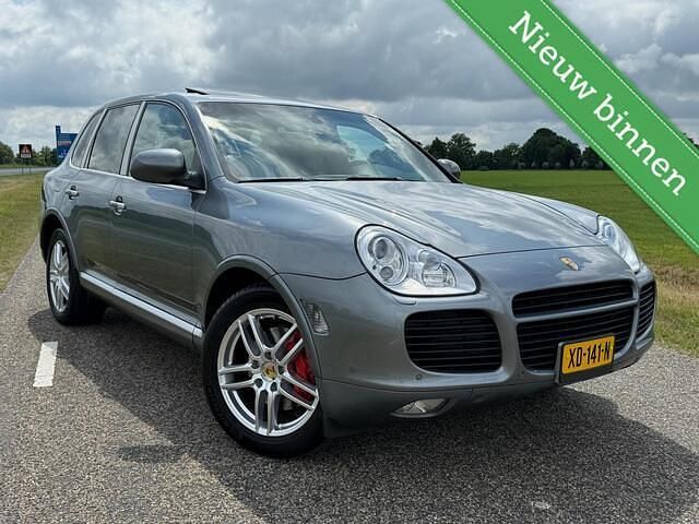 Grijs (metallic) Occasion 2004 Porsche Cayenne Turbo SUV | € 11.940 (Goede deal) - Afbeelding 1/4