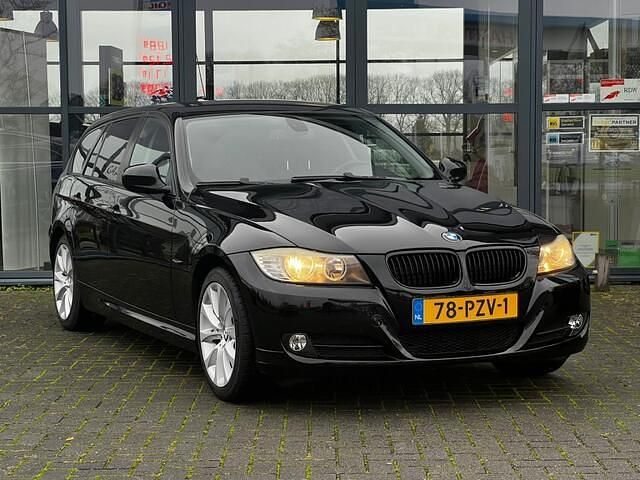 Zwart Gebruikt 2008 BMW 318 Stationwagen | € 5.490 (Iets duurder) - Afbeelding 1/4