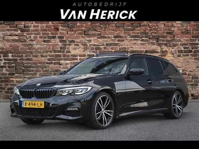 Zwart Gebruikt 2021 BMW 320 Executive Stationwagen | € 33.445 (Eerlijke prijs) - Afbeelding 1/4