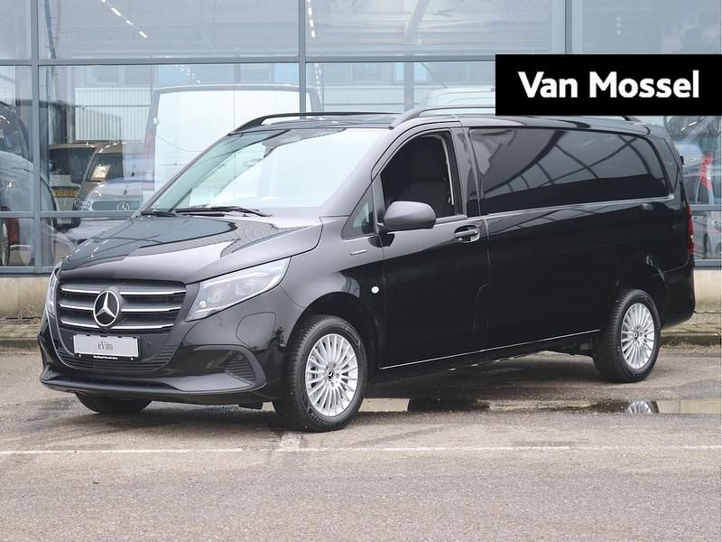 Zwart Nieuw 2025 Mercedes e-Vito MPV | € 54.830 - Afbeelding 1/4