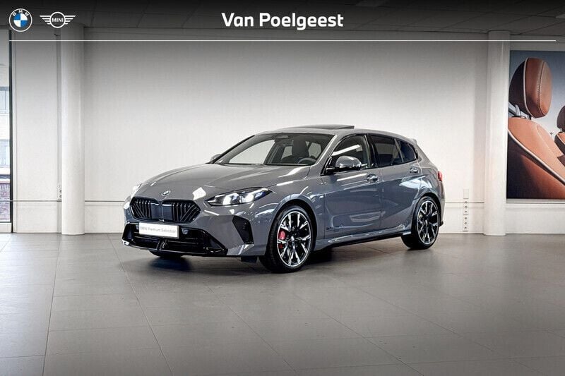 Grijs Gebruikt 2025 BMW 120 M Sport Hatchback | € 45.900 (Eerlijke prijs) - Afbeelding 1/4