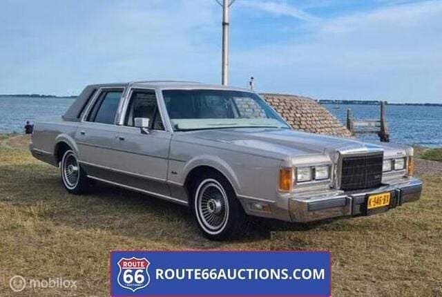 Zwart Gebruikt 1989 Lincoln Town Car | € 8.500 - Afbeelding 1/4