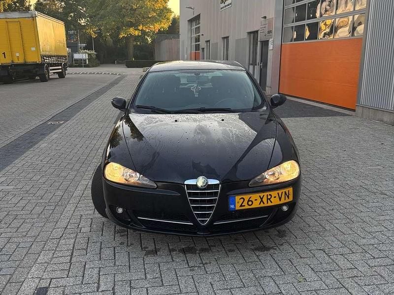 Zwart Gebruikt 2007 Alfa Romeo 147 Hatchback | € 1.000 (Super prijs) - Afbeelding 1/4