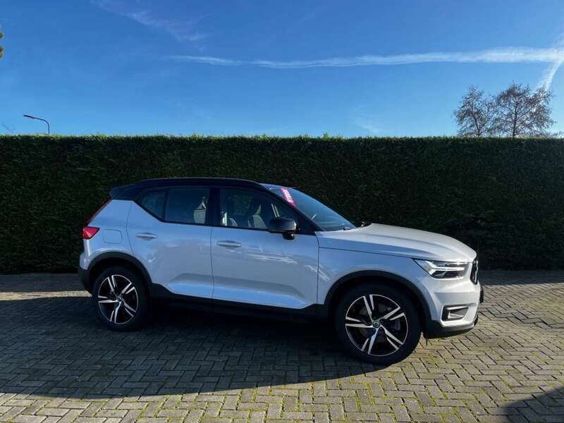 Grijs, metallic lak Gebruikt 2021 Volvo XC40 R-Design SUV | € 31.495 (Super prijs) - Afbeelding 1/4
