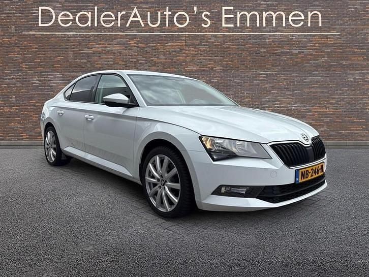 Gebruikt 2017 Skoda Superb | € 14.999 - Afbeelding 1/4