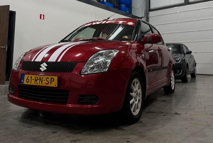 Occasion Suzuki Swift GLS 102 PK (75 kW) 2005 Rood Hatchback
