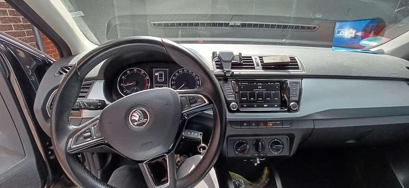 Zwart Gebruikt 2017 Skoda Fabia Stationwagen | € 6.500 (Goede deal) - Afbeelding 1/4