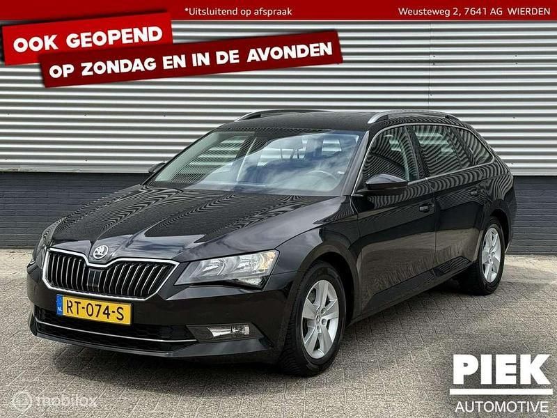 Zwart Gebruikt 2018 Skoda Superb Ambition Stationwagen | € 12.999 (Eerlijke prijs) - Afbeelding 1/3