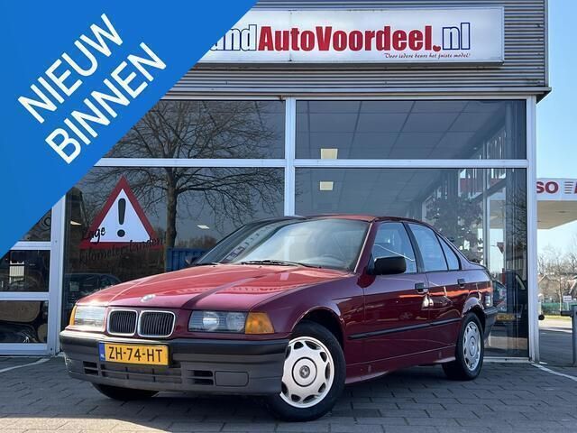 Rood Gebruikt 1991 BMW 318 Basis Sedan | € 3.499 - Afbeelding 1/4