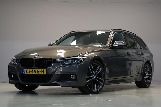 Wit Gebruikt 2019 BMW 320 M Sport Stationwagen | € 19.995 (Goede deal) - Afbeelding 1/4
