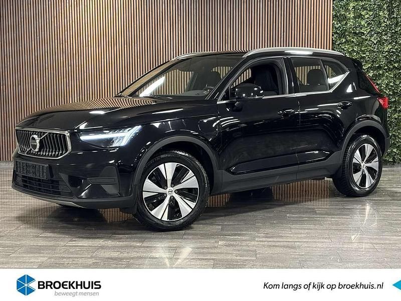 Zwart Gebruikt 2022 Volvo XC40 Inscription SUV | € 30.900 (Eerlijke prijs) - Afbeelding 1/4