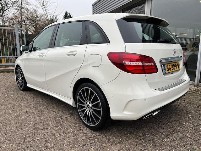 Occasion Mercedes B180 AMG 122 PK (89 kW) 2018 Wit MPV