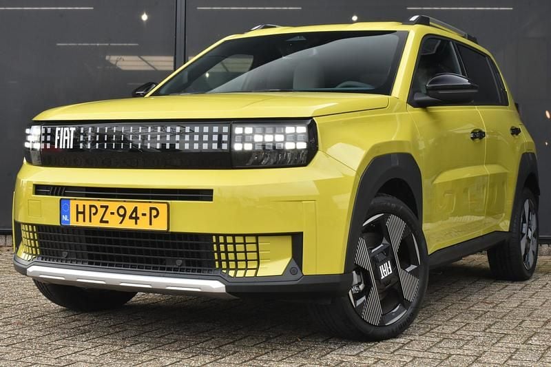 Geel Gebruikt 2025 Fiat Grande Panda La Prima Hatchback | € 24.895 (Super prijs) - Afbeelding 1/4