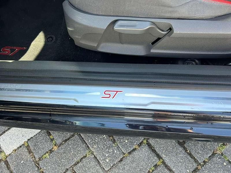 Zwart Gebruikt 2008 Ford Focus ST Hatchback | € 6.500 (Super prijs) - Afbeelding 1/4
