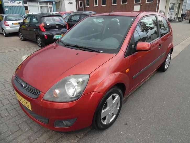 Occasion Ford Fiesta Futura 80 PK (58 kW) 2006 Oranje Hatchback