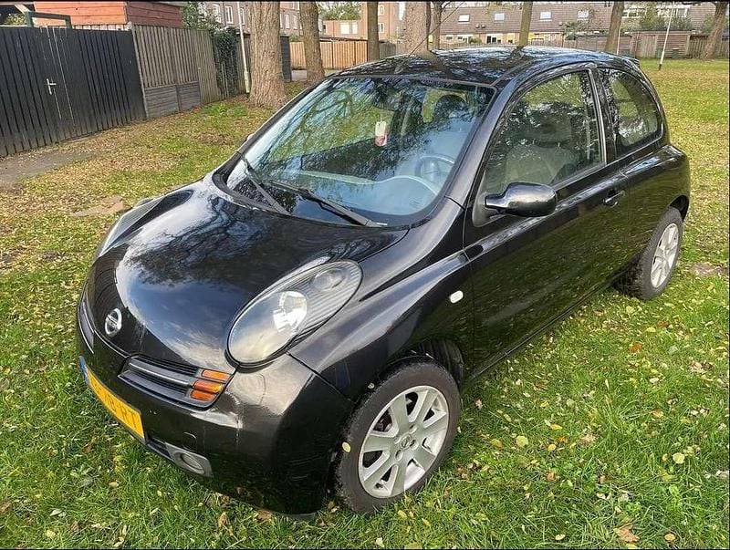 Zwart Gebruikt 2003 Nissan Micra Tekna Hatchback | € 900 (Eerlijke prijs) - Afbeelding 1/4