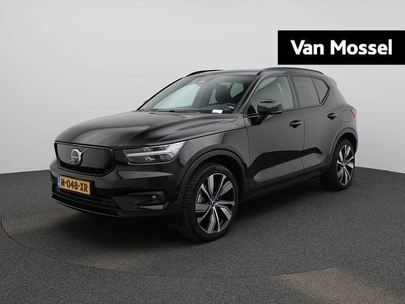 Zwart Occasion 2022 Volvo XC40 Core SUV | € 24.400 (Goede deal) - Afbeelding 1/4