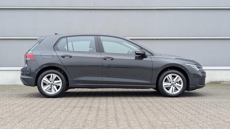Occasion VW Golf VIII Life 110 PK (80 kW) 2022 Grijs Hatchback