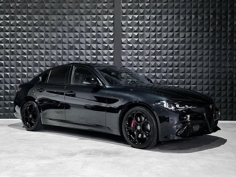 Zwart Gebruikt 2024 Alfa Romeo Giulia Veloce Sedan | € 56.900 - Afbeelding 1/4