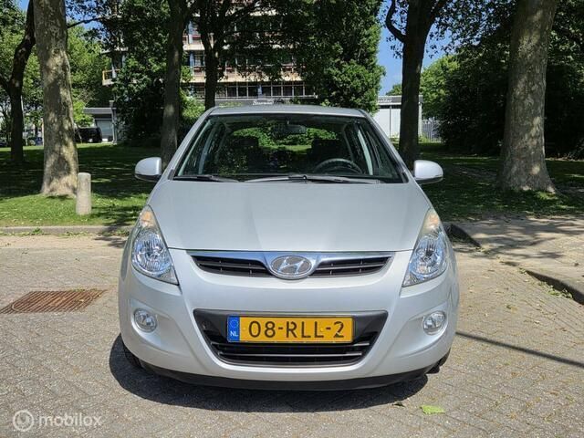 Grijs Gebruikt 2011 Hyundai i20 Edition Hatchback | € 4.495 (Eerlijke prijs) - Afbeelding 1/4