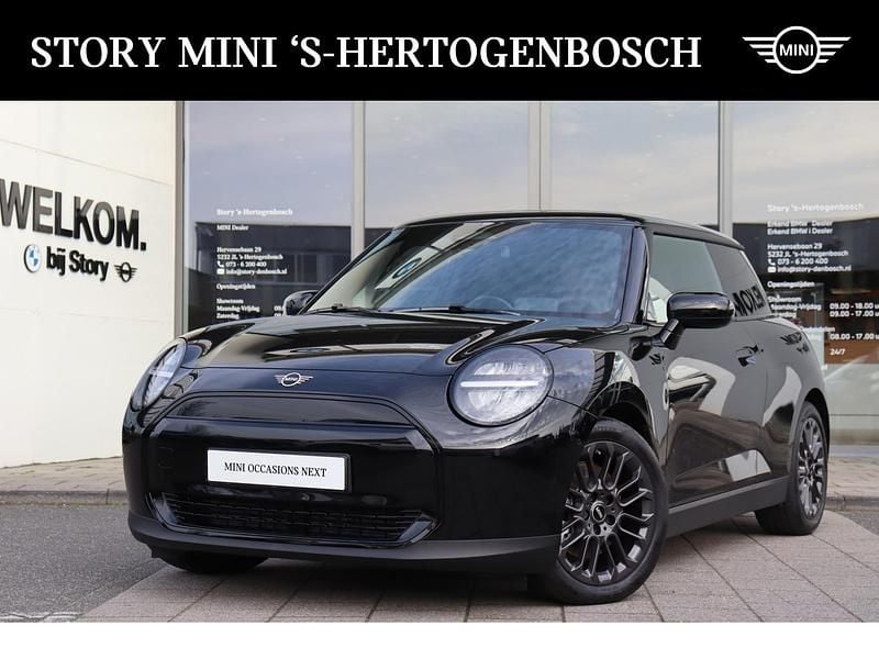 Nieuw Mini Cooper Essential 135 kW (184 PK) 2026 Zwart Hatchback