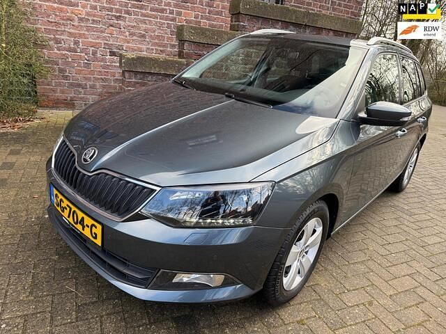 Grijs (metallic) Occasion 2018 Skoda Fabia Business Line Stationwagen | € 7.950 (Goede deal) - Afbeelding 1/4
