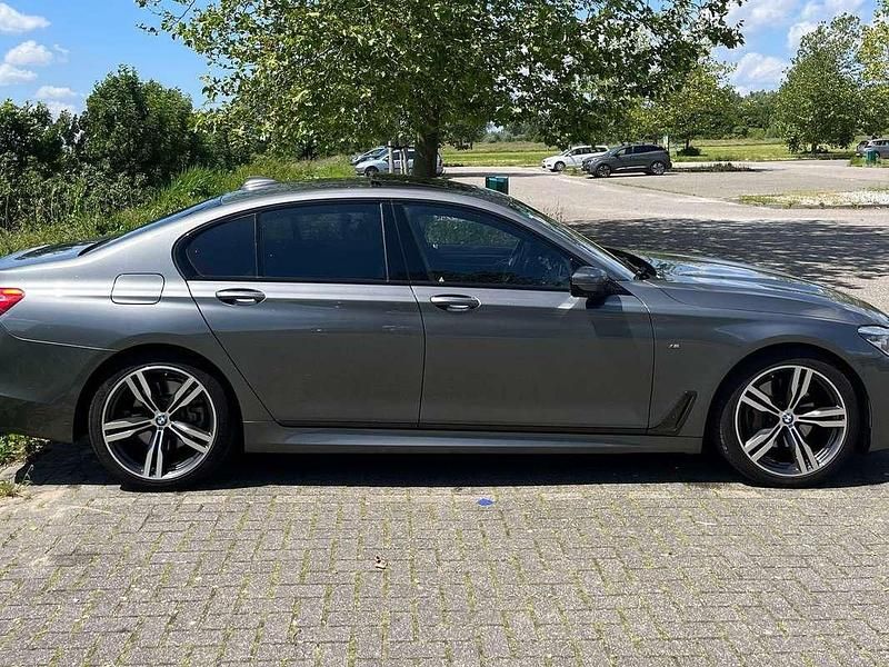 Grijs Gebruikt 2019 BMW 730 Executive Sedan | € 30.950 (Goede deal) - Afbeelding 1/4