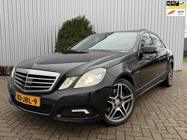 Zwart Occasion 2009 Mercedes E350 Avantgarde Sedan | € 14.950 (Eerlijke prijs) - Afbeelding 1/4